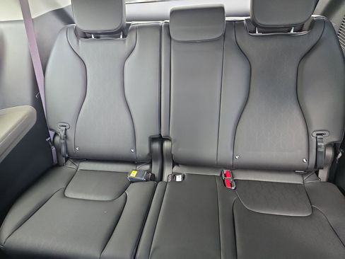 New 2026 Kia Carnival LXS FWD image 17