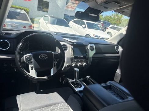 Used 2020 Toyota Tundra SR5 w/ SR5 Convenience Package AWD/4WD image 5
