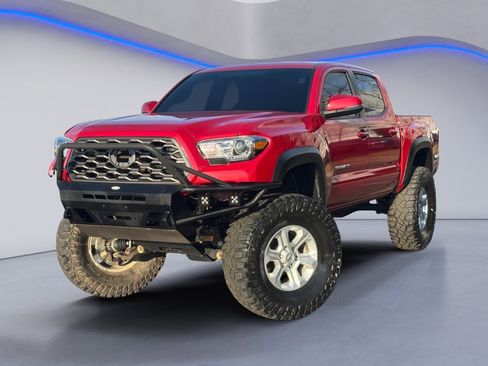 Used 2017 Toyota Tacoma TRD Off-Road image 2