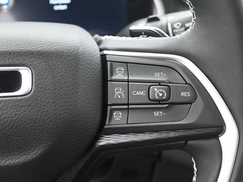 Used 2025 Jeep Grand Cherokee L Altitude AWD/4WD image 19