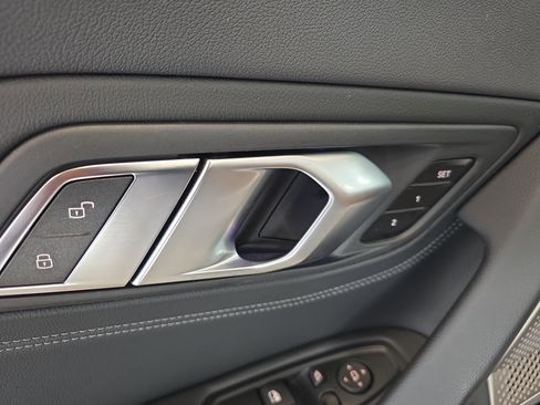 Used 2025 BMW Z4 M40i w/ Premium Package image 12