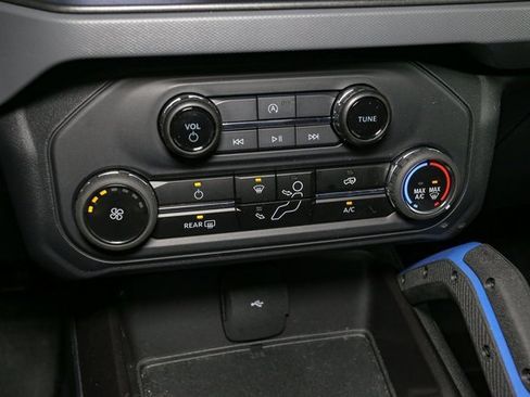 Used 2024 Ford Bronco Black Diamond image 23