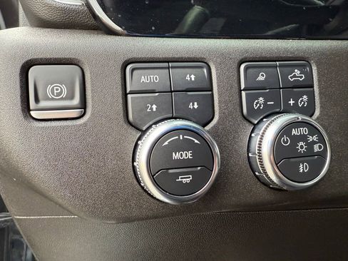 Used 2025 GMC Sierra 2500 SLT w/ SLT Premium Package image 32