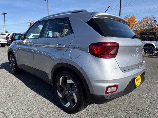 Used 2025 Hyundai Venue SEL FWD image 5