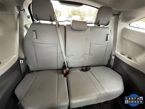 Used 2021 Toyota Sienna Limited image 15