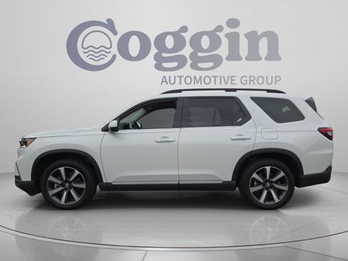 Certified 2025 Honda Pilot Touring image 2