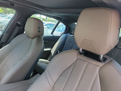 Used 2024 BMW 530i w/ Convenience Package RWD image 34