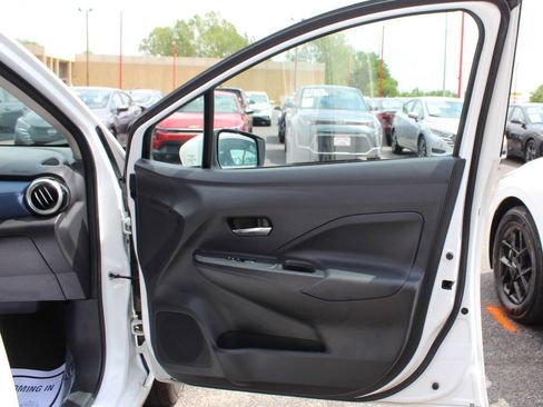 Used 2025 Nissan Versa SV w/ Trunk Package FWD image 10