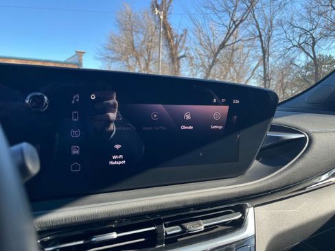 Used 2025 Buick Envista Sport Touring image 21