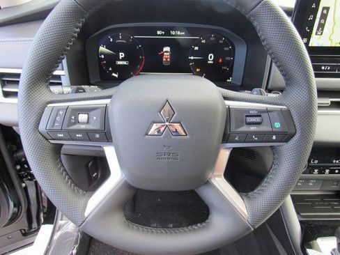 New 2025 Mitsubishi Outlander SE image 23