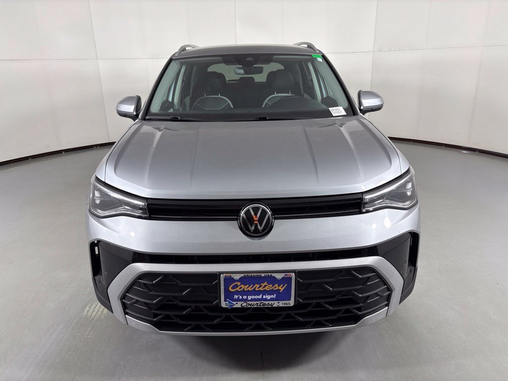 Used 2025 Volkswagen Taos SE FWD image 3