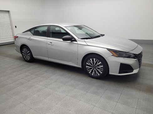 Used 2024 Nissan Altima 2.5 SV image 11