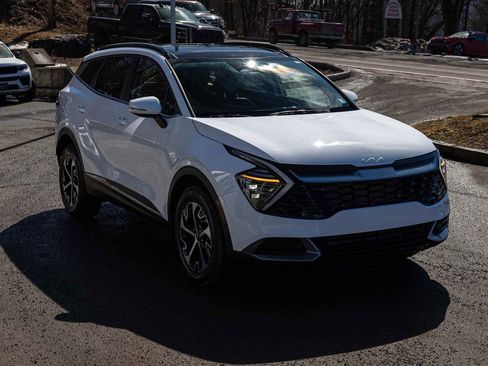 Used 2025 Kia Sportage EX w/ Premium Package image 3