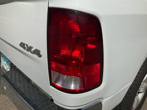 Used 2018 RAM 1500 Classic SLT AWD/4WD image 30