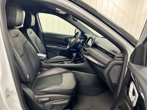 Used 2025 Jeep Compass Trailhawk AWD/4WD image 21