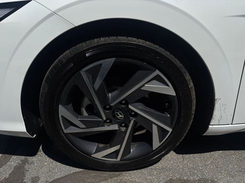 Used 2025 Hyundai Elantra SEL FWD image 32