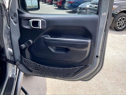 Used 2019 Jeep Wrangler Sport AWD/4WD image 22