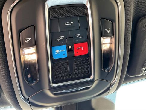 Used 2025 Jeep Grand Cherokee Altitude AWD/4WD image 32