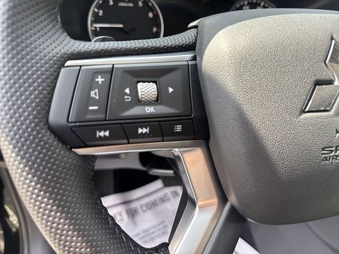 New 2025 Mitsubishi Outlander SE image 22