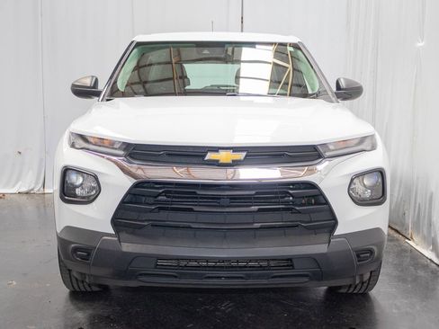 Used 2023 Chevrolet TrailBlazer LS image 2