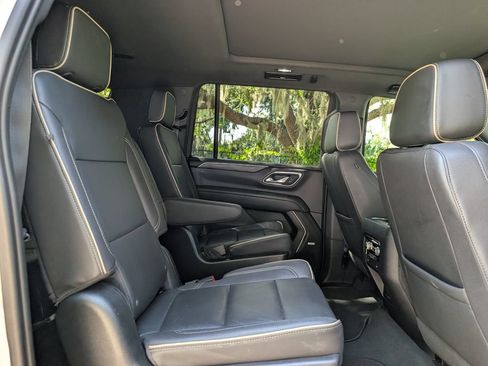 Used 2023 GMC Yukon XL SLT AWD/4WD image 19