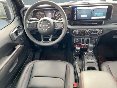 Used 2025 Jeep Wrangler Unlimited Rubicon w/ Convenience Group image 29