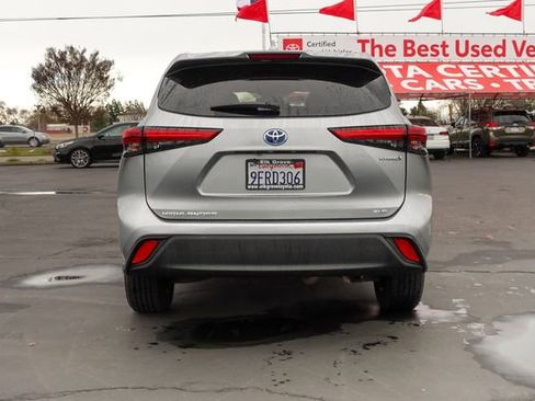 Certified 2023 Toyota Highlander XLE image 61