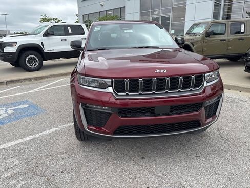 New 2026 Jeep Grand Cherokee L Limited AWD/4WD image 9