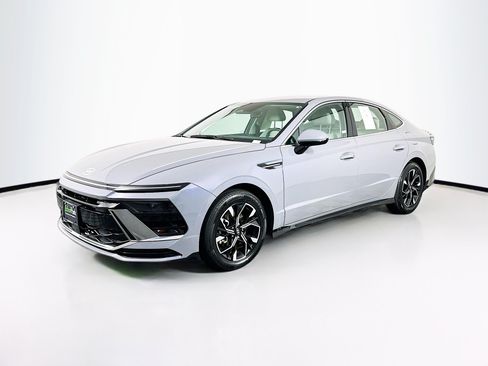 Used 2024 Hyundai Sonata SEL FWD image 3
