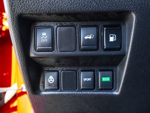 Used 2018 Nissan Rogue SV w/ Premium Package FWD image 41