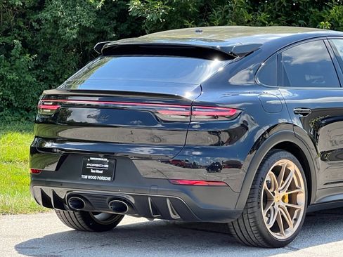 Used 2022 Porsche Cayenne Turbo GT AWD/4WD image 9