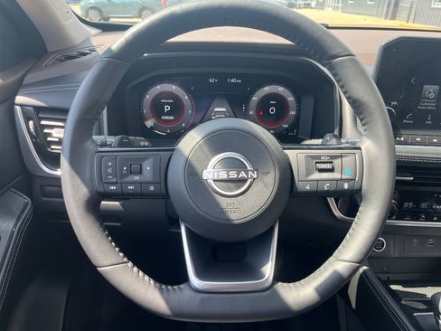 Used 2022 Nissan Rogue Platinum w/ Head-Up Display Package image 16