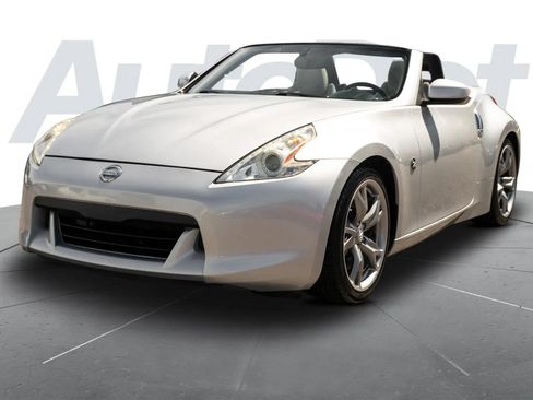 Used 2010 Nissan 370Z Touring w/ Sport Pkg RWD image 5