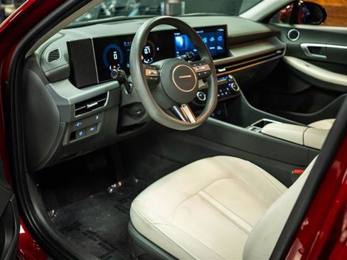 Used 2025 Hyundai Sonata SEL FWD image 8