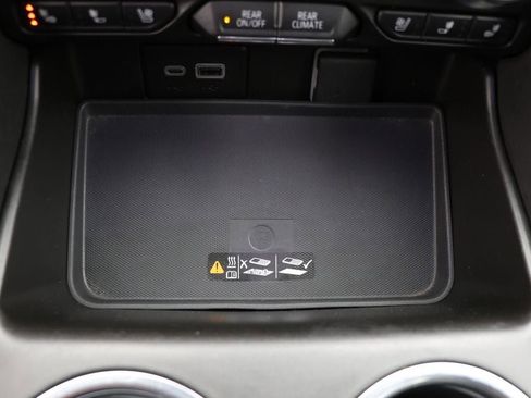 Used 2023 Chevrolet Suburban Premier image 27