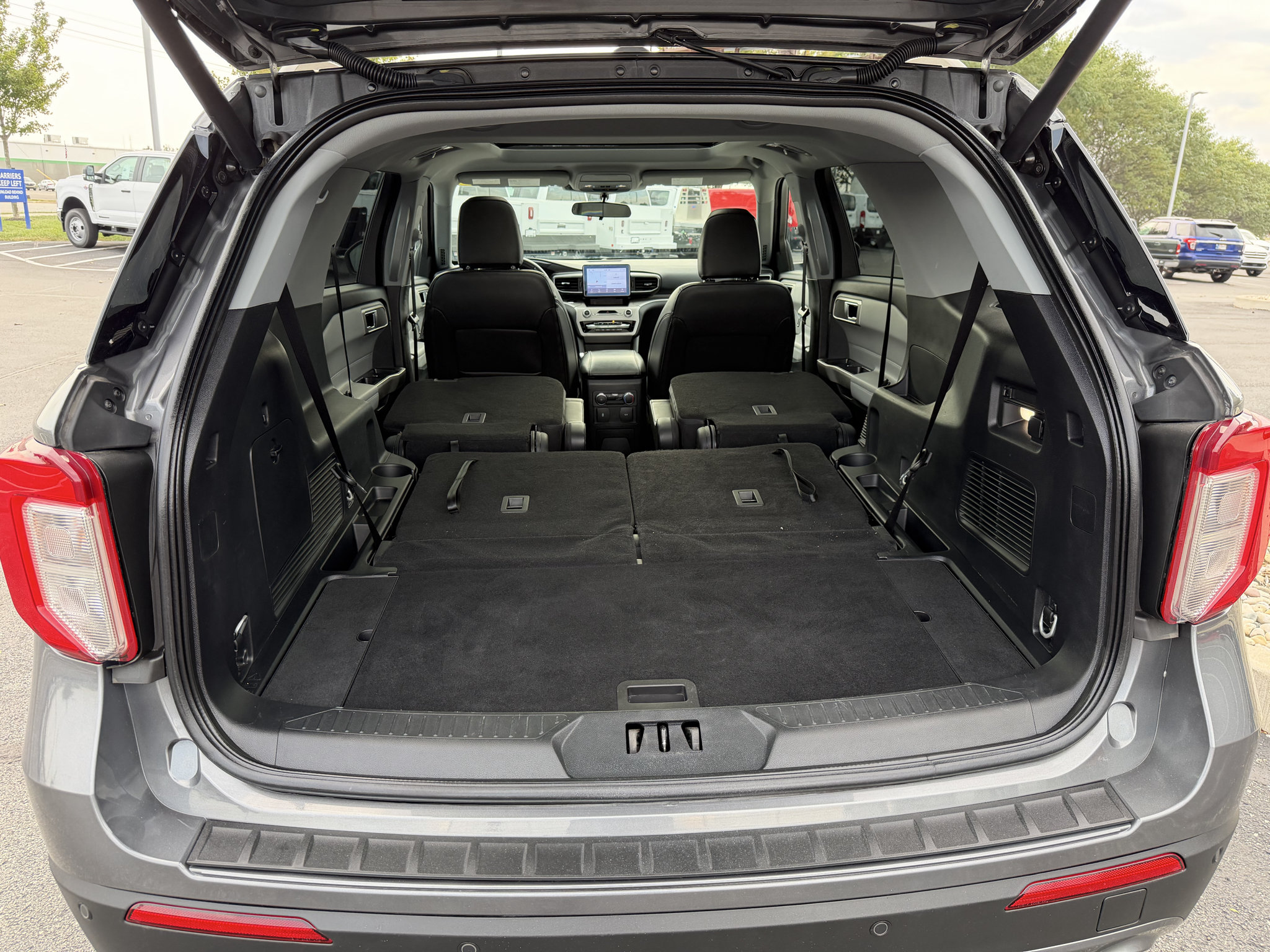 Used 2023 Ford Explorer XLT w/ Equipment Group 202A AWD/4WD image 24