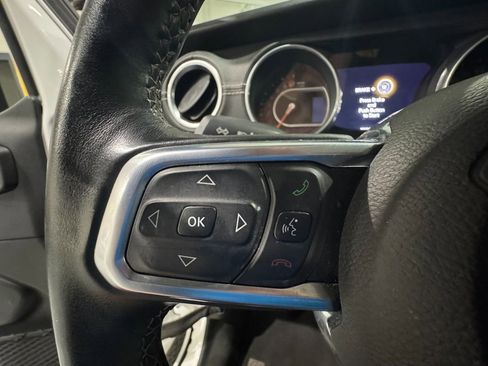 Used 2018 Jeep Wrangler Unlimited Sahara image 13
