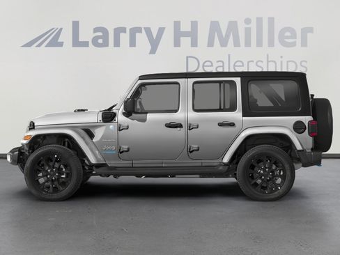 Used 2023 Jeep Wrangler Unlimited w/ Sun & Screen Package AWD/4WD image 4