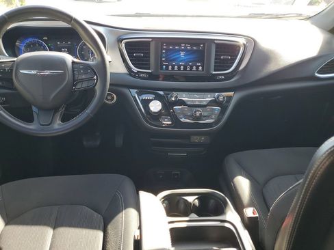 Used 2018 Chrysler Pacifica Touring Plus w/ S Appearance Package image 16