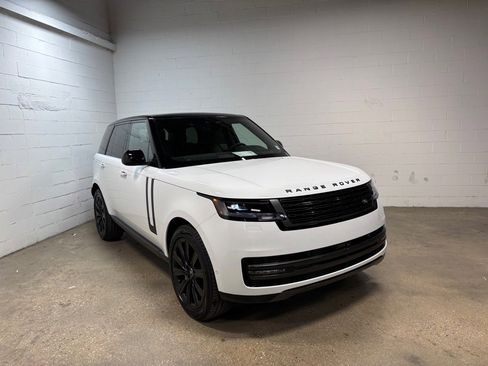 New 2025 Land Rover Range Rover SE image 4