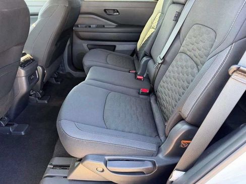 Used 2025 Nissan Pathfinder SV AWD/4WD image 8