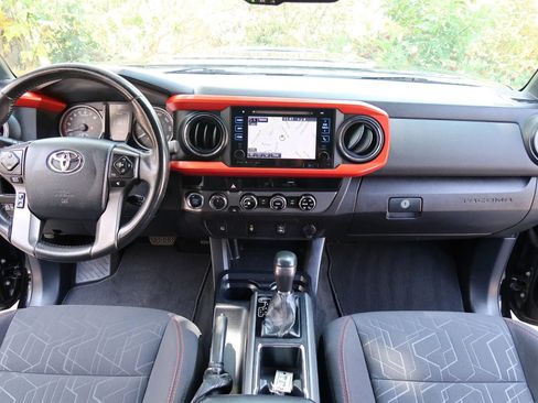 Used 2017 Toyota Tacoma TRD Sport w/ Tow Package (A/T) AWD/4WD image 27