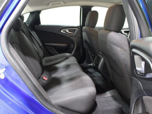 Used 2015 Chrysler 200 Limited FWD image 19