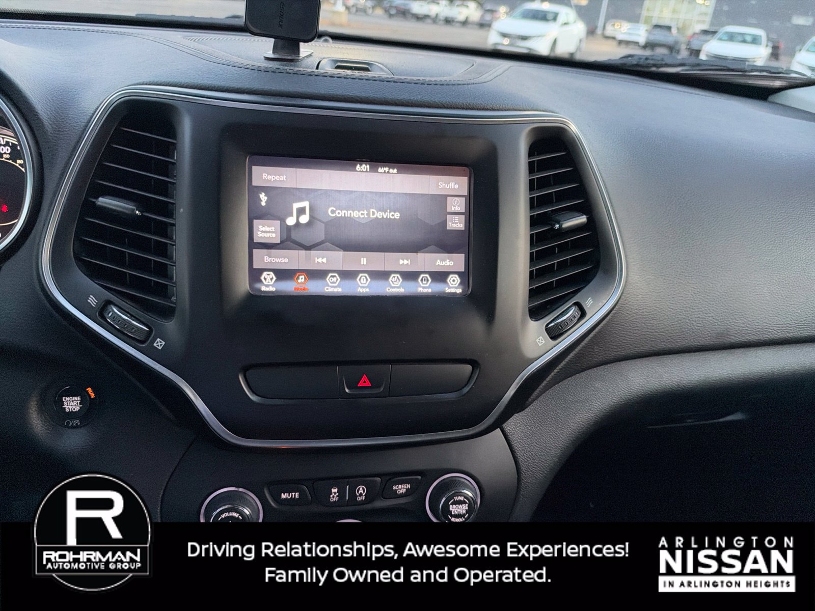 Used 2019 Jeep Cherokee Latitude Plus w/ Comfort/Convenience Group AWD/4WD image 12