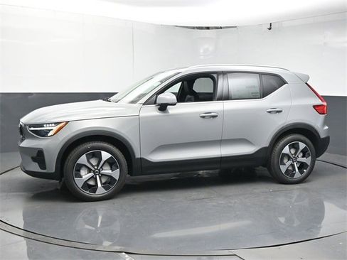 New 2025 Volvo XC40 B5 Core w/ Protection Package Premier image 4