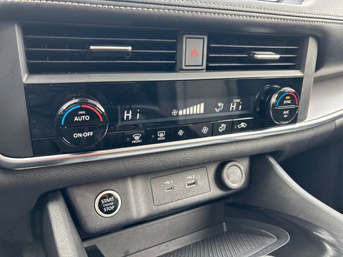 Used 2023 Nissan Rogue SV image 25