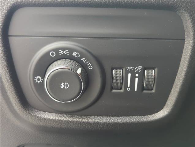 Used 2023 Jeep Grand Cherokee Overland AWD/4WD image 10