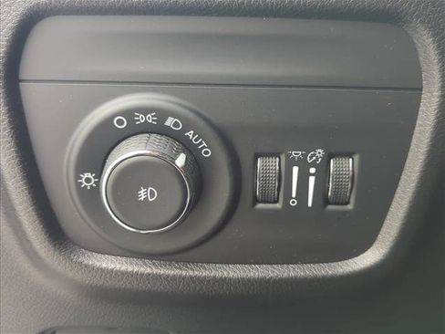 Used 2023 Jeep Grand Cherokee Overland AWD/4WD image 10
