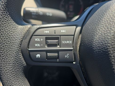 Used 2023 Honda HR-V LX image 17