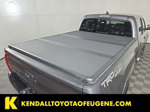 Used 2017 Toyota Tacoma TRD Sport image 10